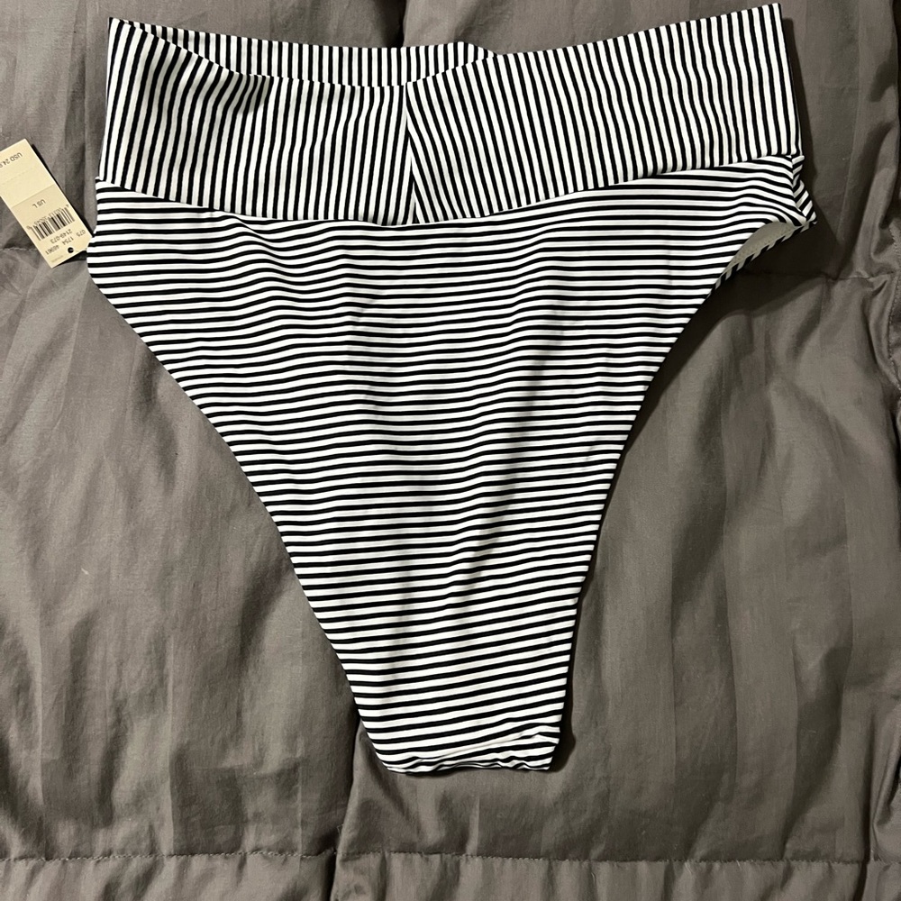 NWT Aerie swim bottoms size large. Black white striped